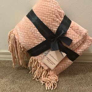BCBG oversize textured Fringe  throw